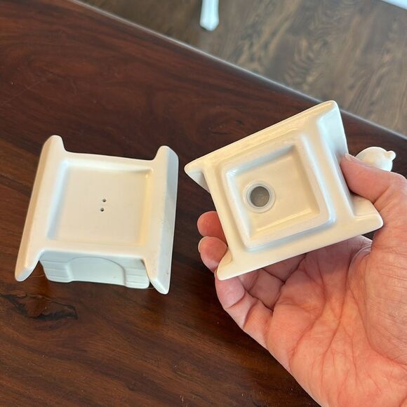 Snoopy Peanuts Hallmark Collectible Neutral white salt and pepper shaker set EUC - Picture 7 of 8
